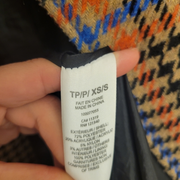 Plaid Ladies Coat - Picture 2 of 6